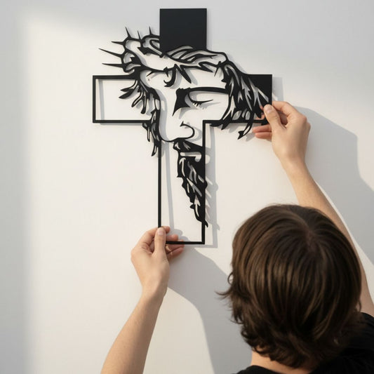 Esultura De Cruz Metalica✝️  Elegancia, Fe y Protección Para Tu Hogar