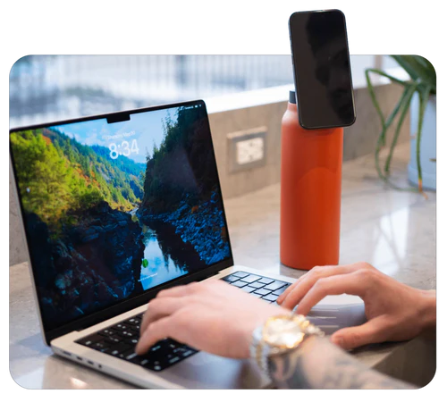 🔹 HydroHold® – La Botella Inteligente que Mantiene Tus Bebidas Frías y Tu Teléfono Seguro