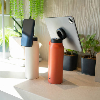 🔹 HydroHold® – La Botella Inteligente que Mantiene Tus Bebidas Frías y Tu Teléfono Seguro
